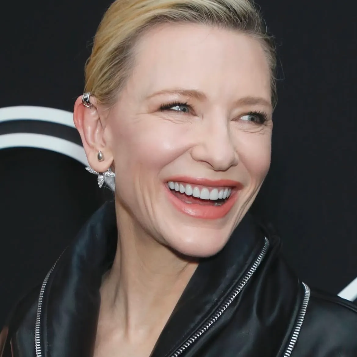 Bí quyết chống lão hóa của Cate Blanchett nhờ chấp nhận quá trình già đi.