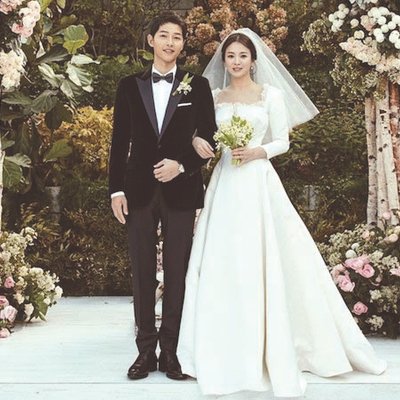 Cận cảnh quá trình làm nên chiếc đầm cưới Dior của Song Hye Kyo