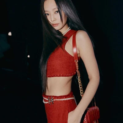 jennie diện thắt lưng độc đáo