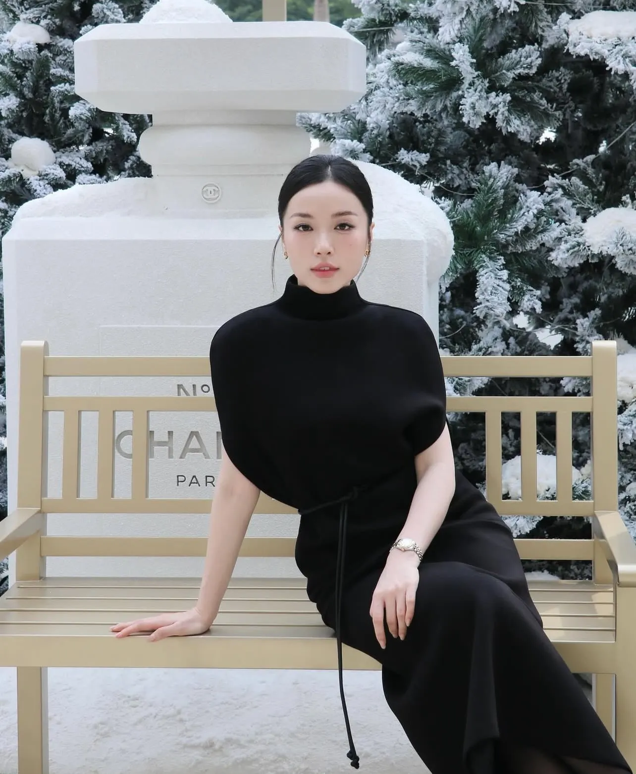 Lê Hà Trúc mặc little black dress cổ điển