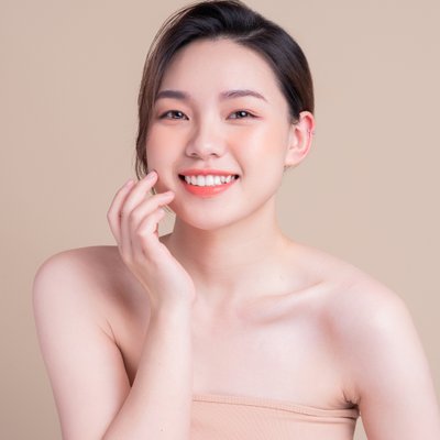 cô gái cười tươi