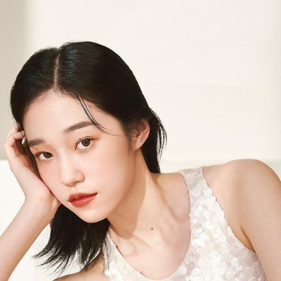 Tạo khối giúp gương mặt trông thon gọn hơn.