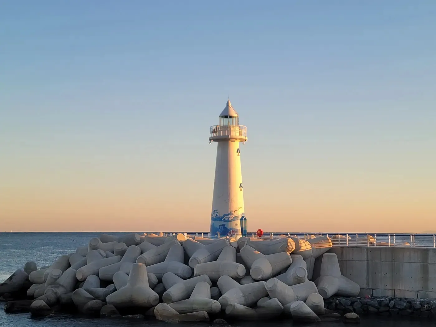 Một trong hai hải
đăng sinh đôi tại cảng
Cheongsapo - Busan.