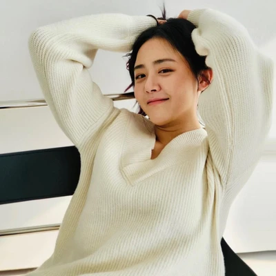 moon geun young mặc mộc mặt áo len