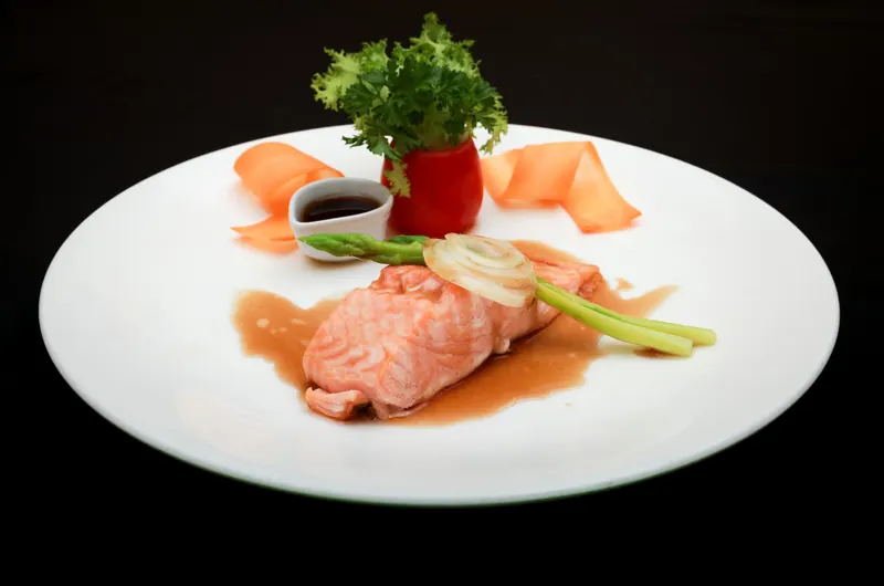 7 - Thực đơn gọi món Cá hồi - elle vietnam