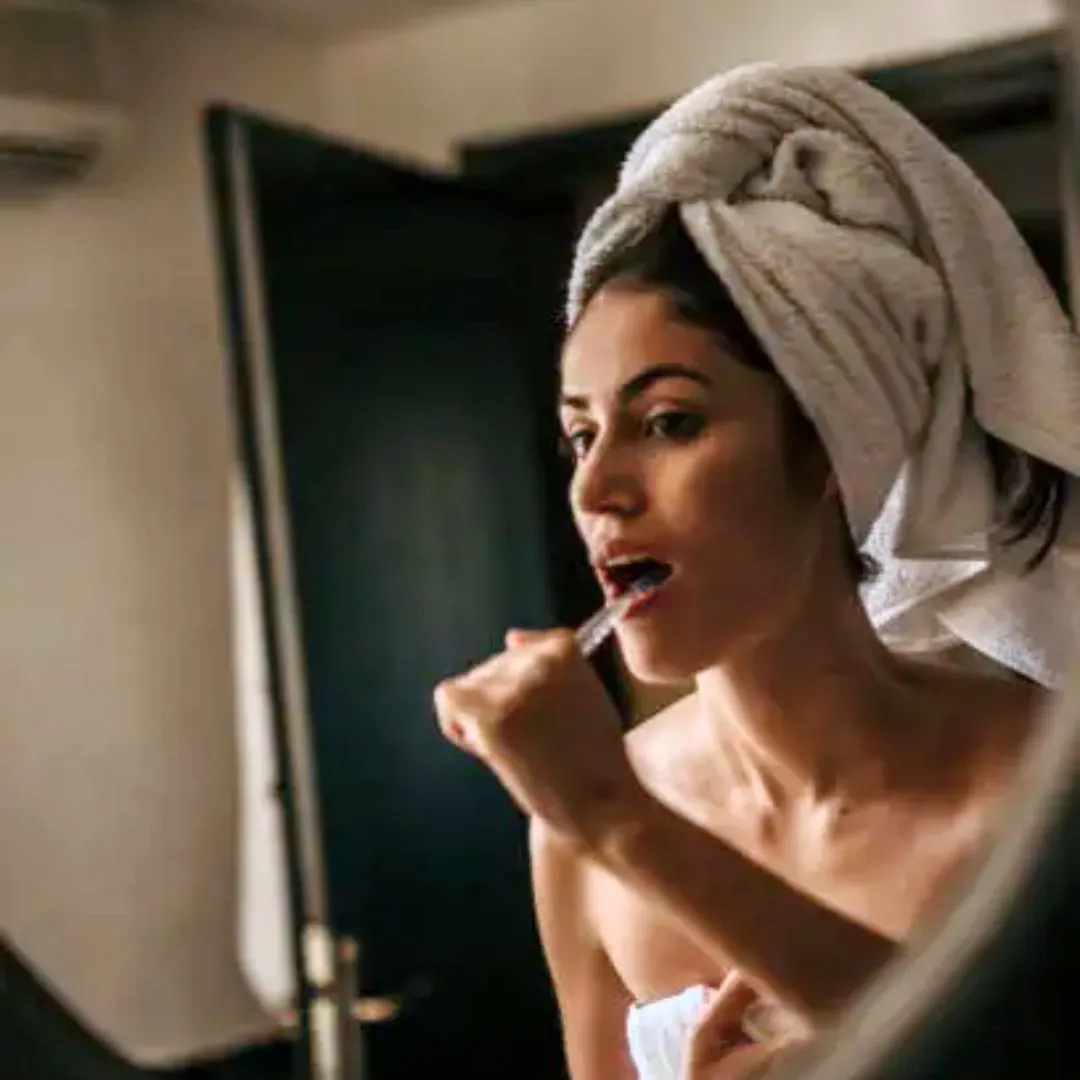 Thói quen cạo lưỡi giúp thơm miệng