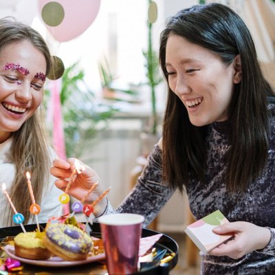 hai cô gái chế độ ăn giảm ngọt