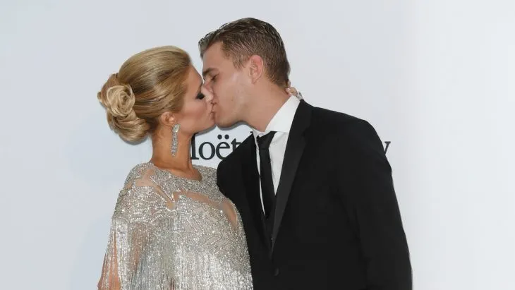 elle-viet-nam-paris-hilton-chinh-thuc-dinh-hon-cung-tai-tu-dien-anh-chris-zylka