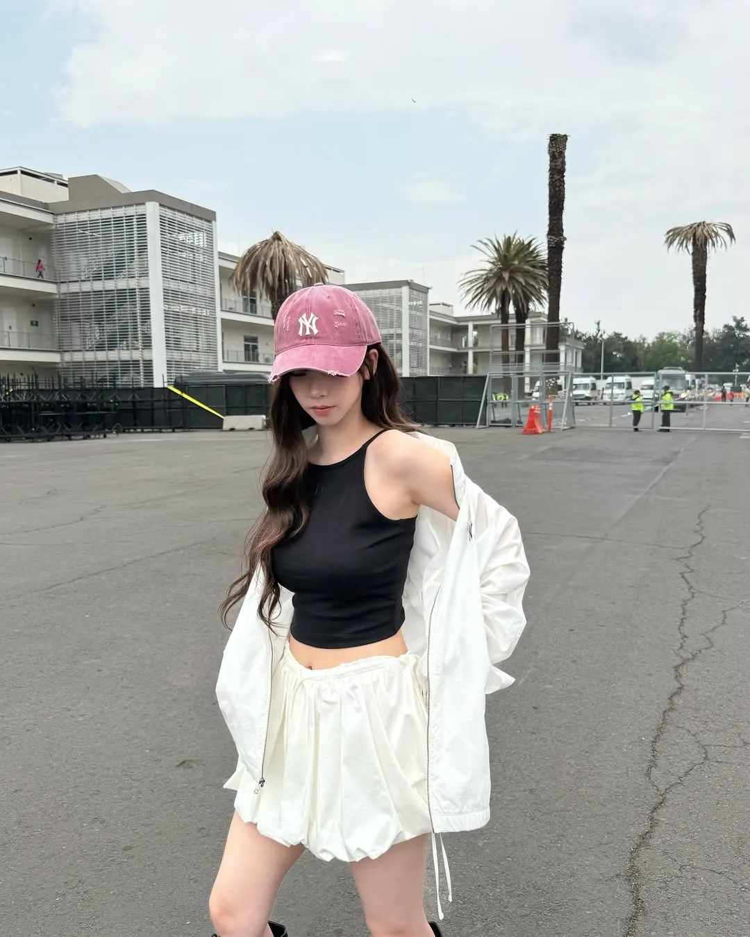 karina diện bản phối màu đen