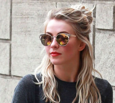 Sao thế giới mê mẩn kiểu tóc búi nửa đầu