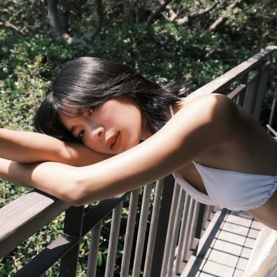 đồng ánh quỳnh đang tắm nắng