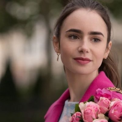 Trang điểm đẹp, rạng rỡ như nàng thơ Emily.