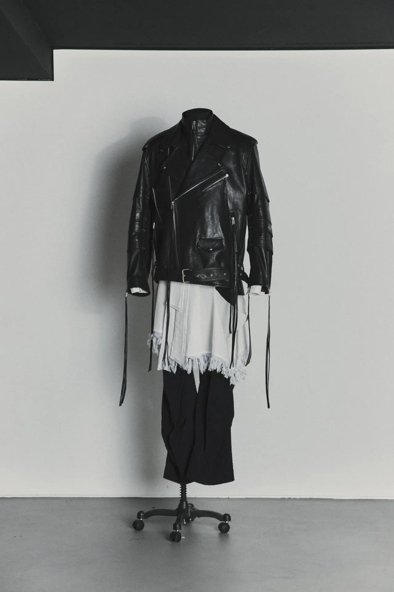 Trang phục của Jungkook tại Arirang Live