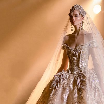 Elie Saab Haute Couture xuân hè 2021