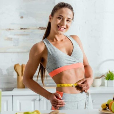 BMI - Cô gái dùng thước đo vòng 2