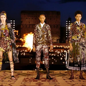 tin thời trang bst dior cruise 2021 sẽ trình diễn ở Ý