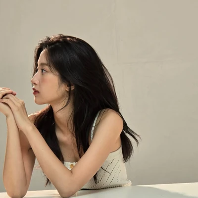 ủ tóc - Moon Ga Young xõa tóc bồng bềnh, suôn mượt