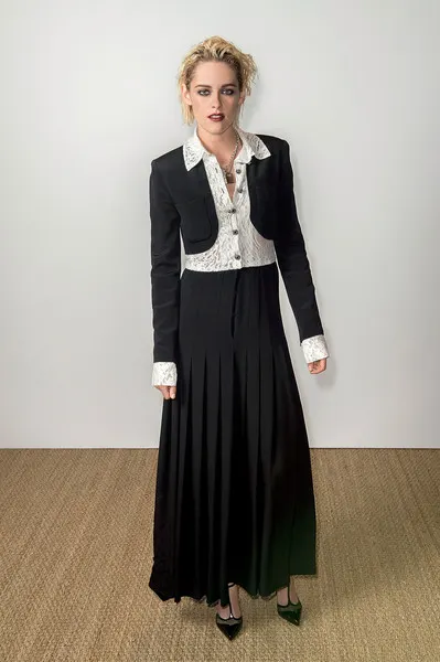 Những khoảnh khắc sao diện vest nữ đẹp Kristen Stewart - Chanel