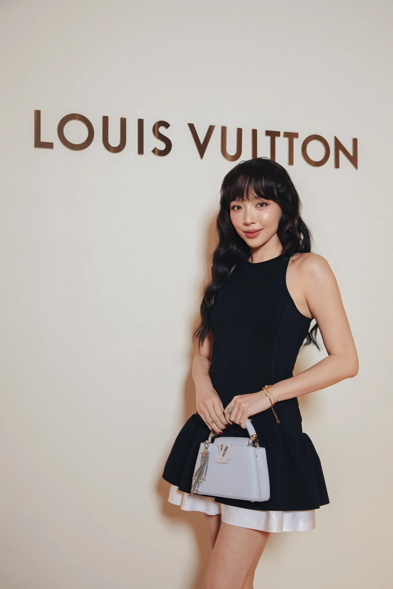 Tóc Tiên xuất hiện trong thiết kế từ BST Resort 2026.