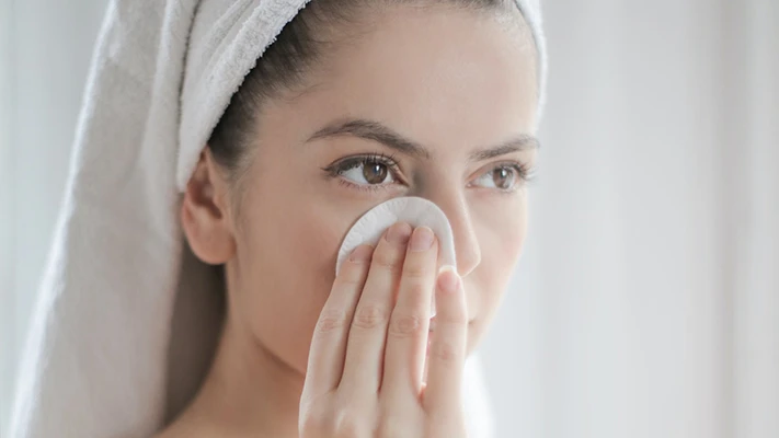 Bông tẩy trang (cotton pads) - loại nào đáng để phái đẹp đầu tư?