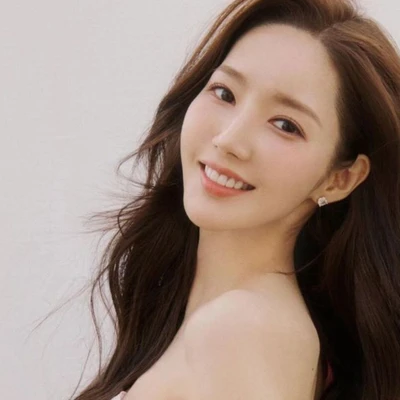 Park Min Young cười tươi - làm đẹp với phương pháp tiêm