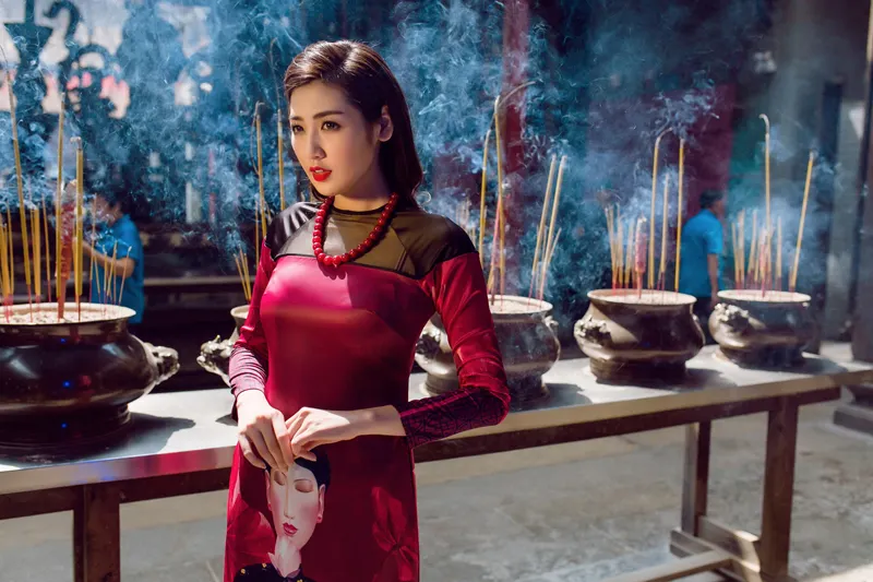 Áo dài của Adrian Anh Tuấn x Chinh - elle man 13