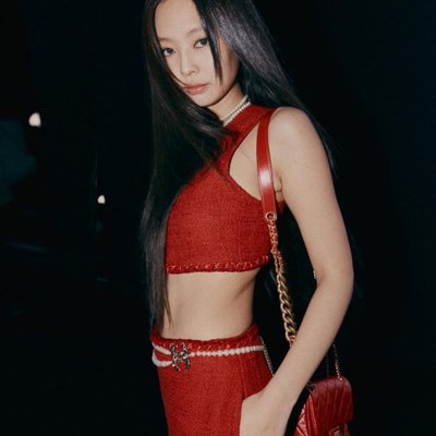 jennie diện thắt lưng độc đáo