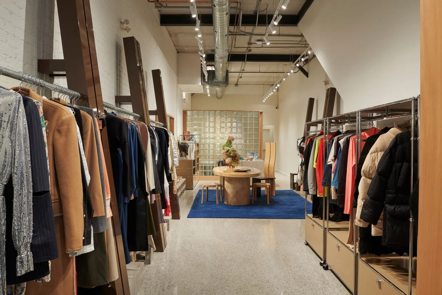 Cửa hàng của NTK Toronto Kaelen Haworth - Absolutely Fabrics