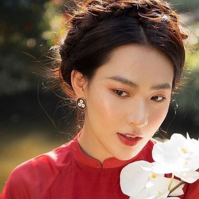 Kiểu trang điểm nhẹ nhàng thanh thoát cho nàng du Xuân.