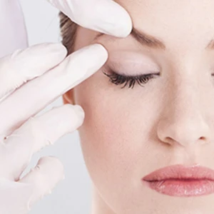 Sở hữu đôi mắt hai mí là điều có thể với thủ thuật nhấn mí mắt