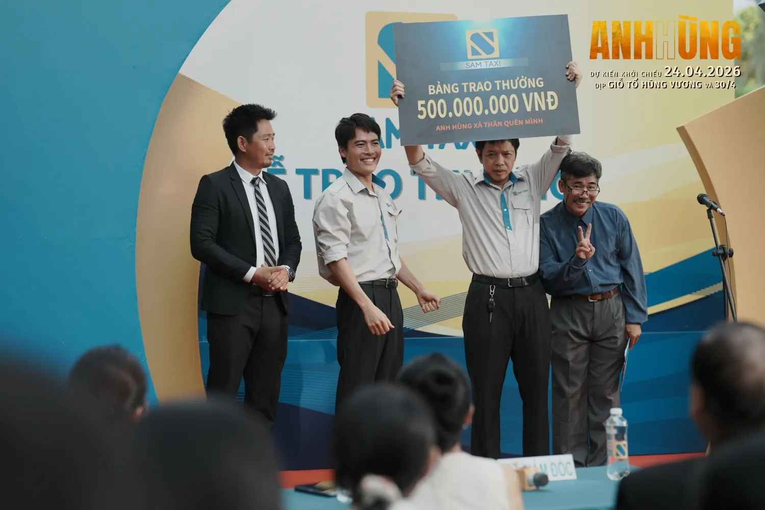 Thái Hòa được vinh danh trong phim Anh Hùng.