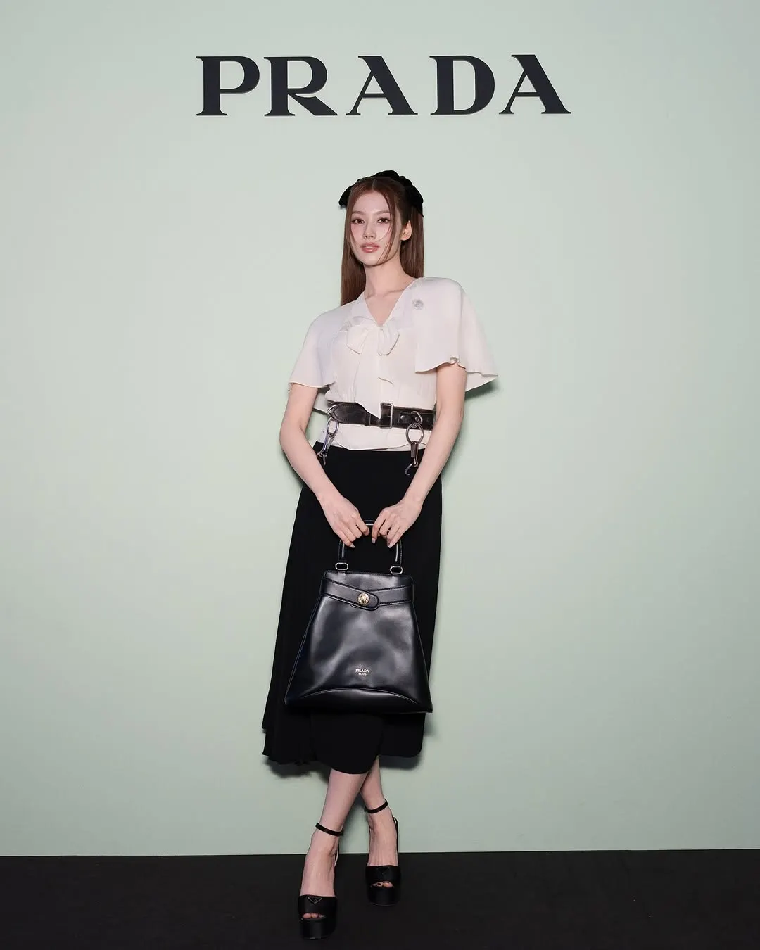 sao hàn sana tại prada
