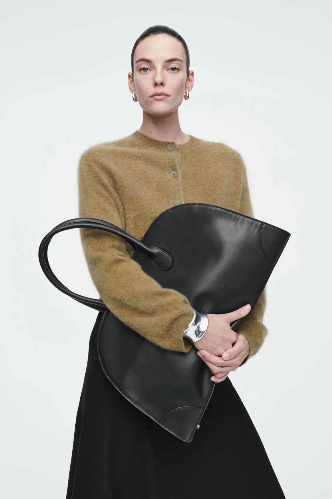 túi xách COS Small Studio Bowling Bag in Suede