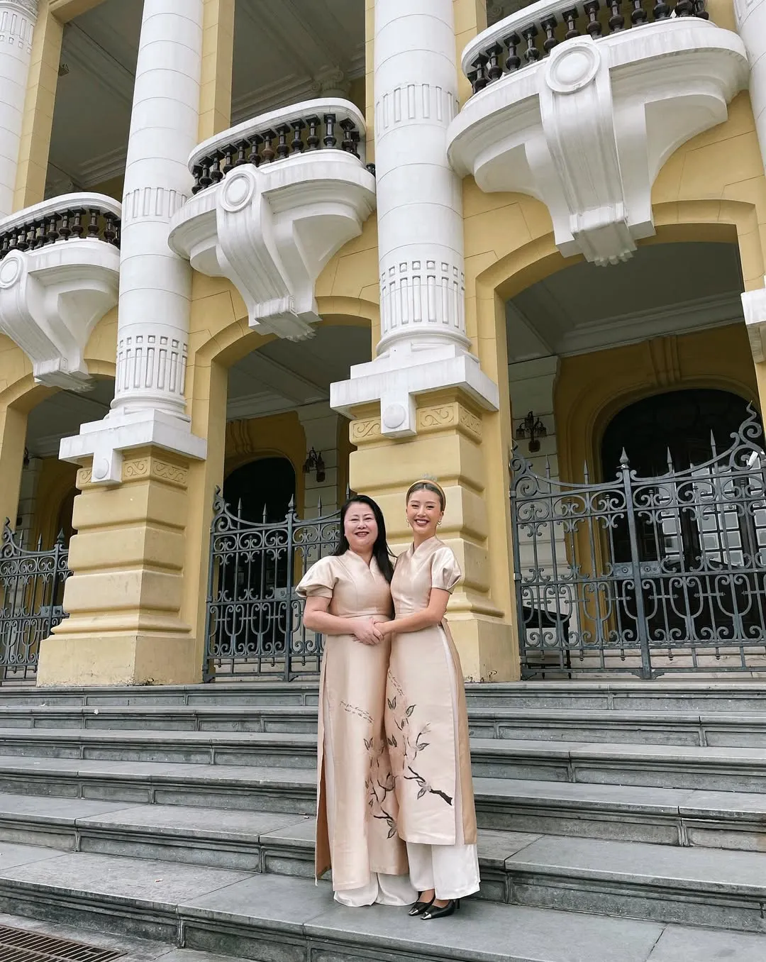 trang phục Tết hồng pastel quỳnh anh shyn