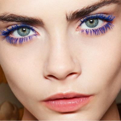 mascara màu xanh
