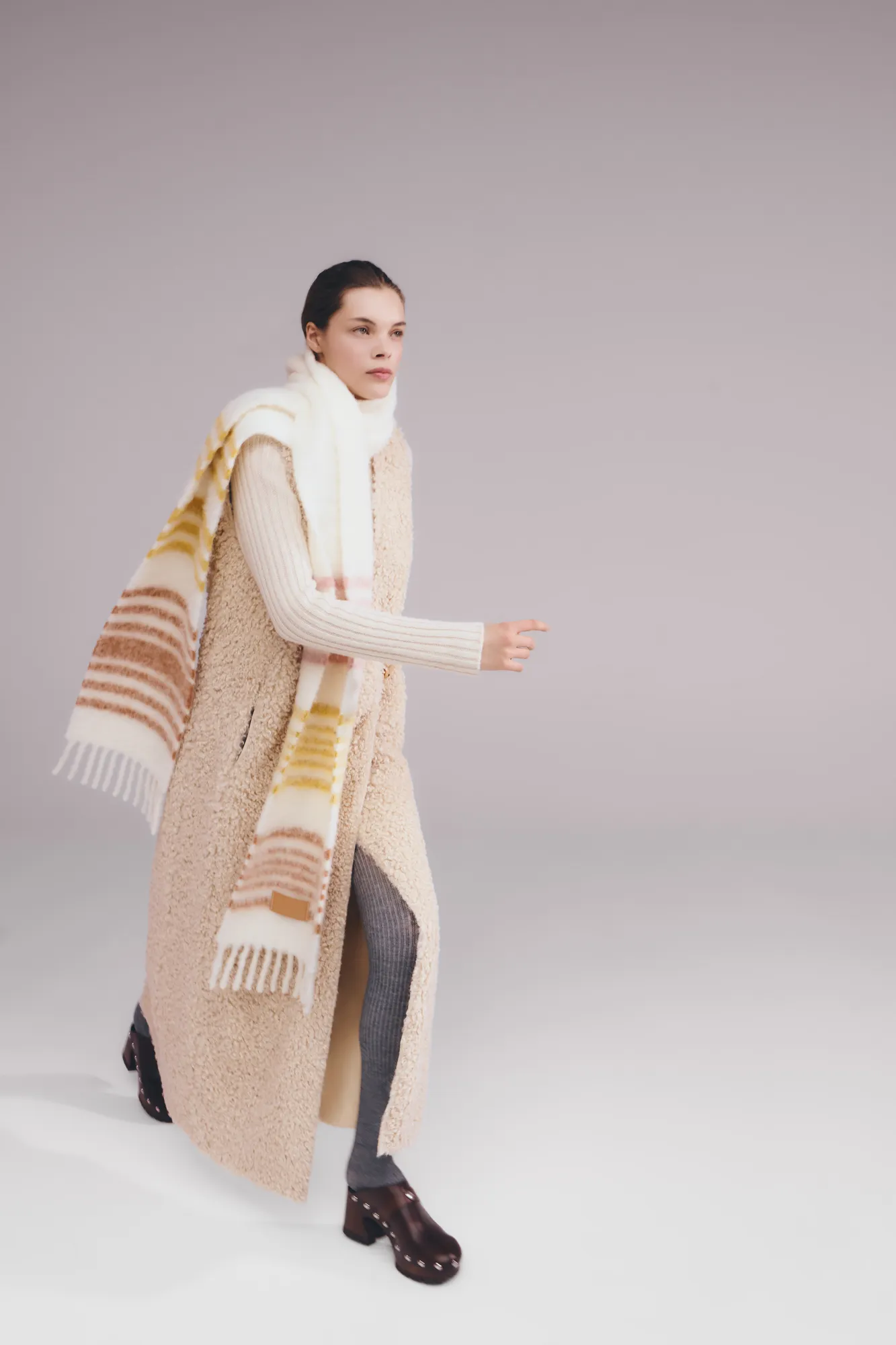 Longchamp khăn choàng kem