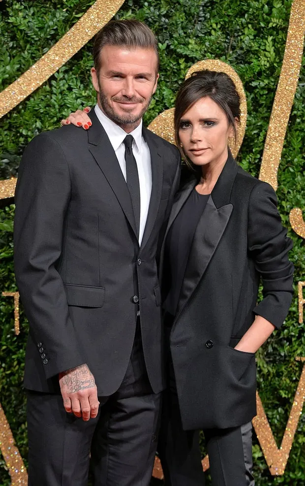 Victoria Beckham thừa nhận đã từng bơm ngực và bị bắt nạt ở trường