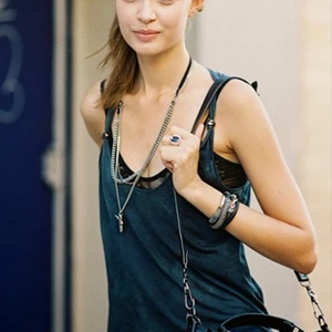 5 street style ấn tượng của siêu mẫu Josephine Skriver