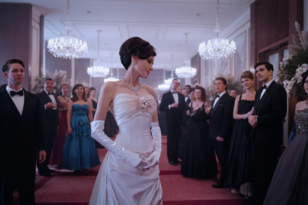 đầm dạ hội trắng angelina jolie