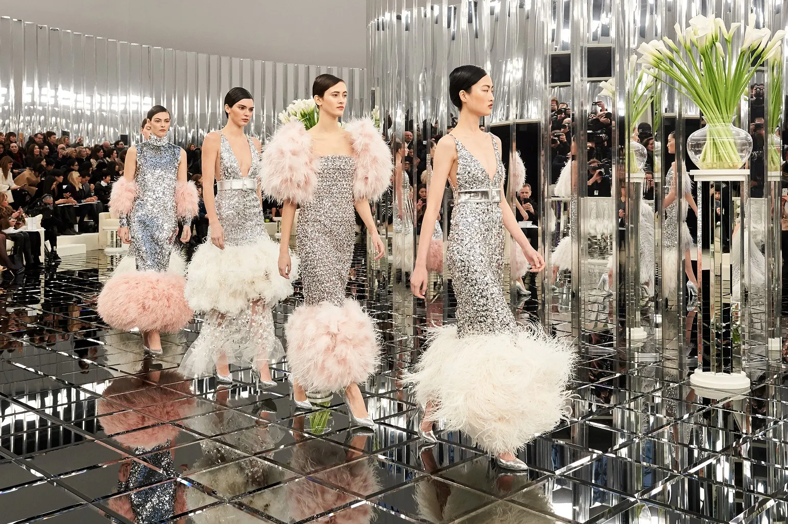Chanel Haute Couture Xuân Hè 2017 - Đôi tay hiện thực hóa giấc mơ