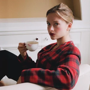 quý cô người Pháp Camille Yolaine - uống nhiều nước