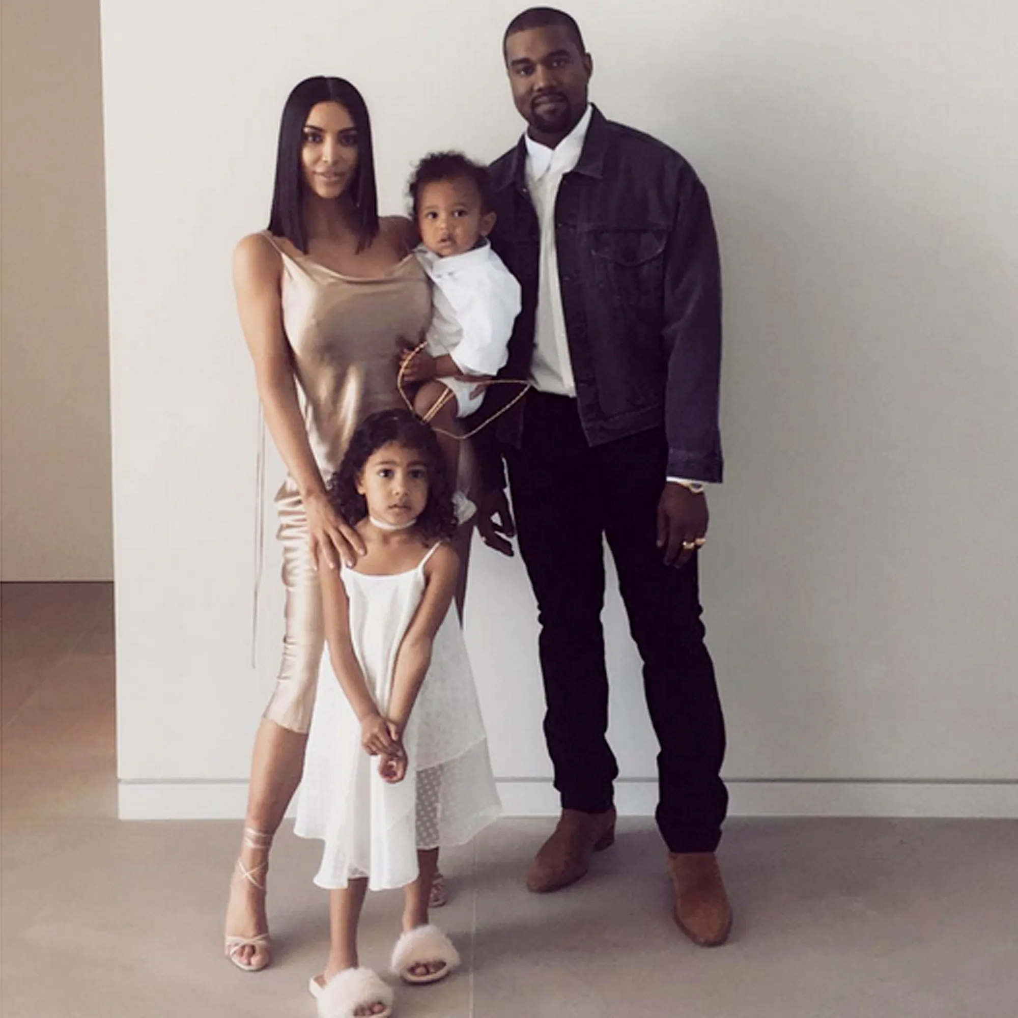 Kim Kardashian và Kanye West chuẩn bị đón đứa con thứ 3