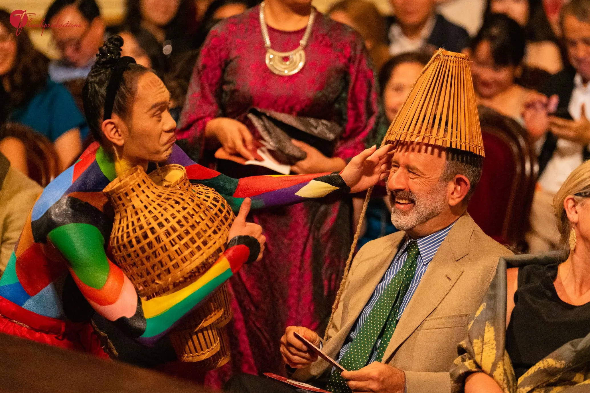 Dó là vở ballet đương đại mang đậm bản sắc Việt Nam, kết hợp tinh tế kỹ thuật ballet cổ điển phương Tây với văn hóa dân gian