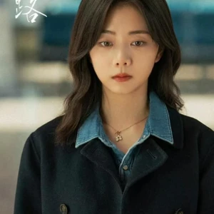 Đàm Tùng Vận đa dạng kiểu tóc layer gợn sóng