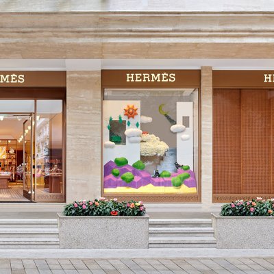 bên ngoài store của thương hiệu đồ da nước Pháp