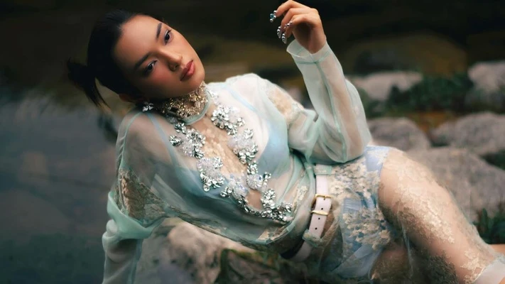 xu hướng váy hoa