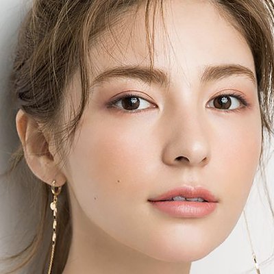 Đánh thức vẻ đẹp thanh xuân với tinh dầu hoa hồng
