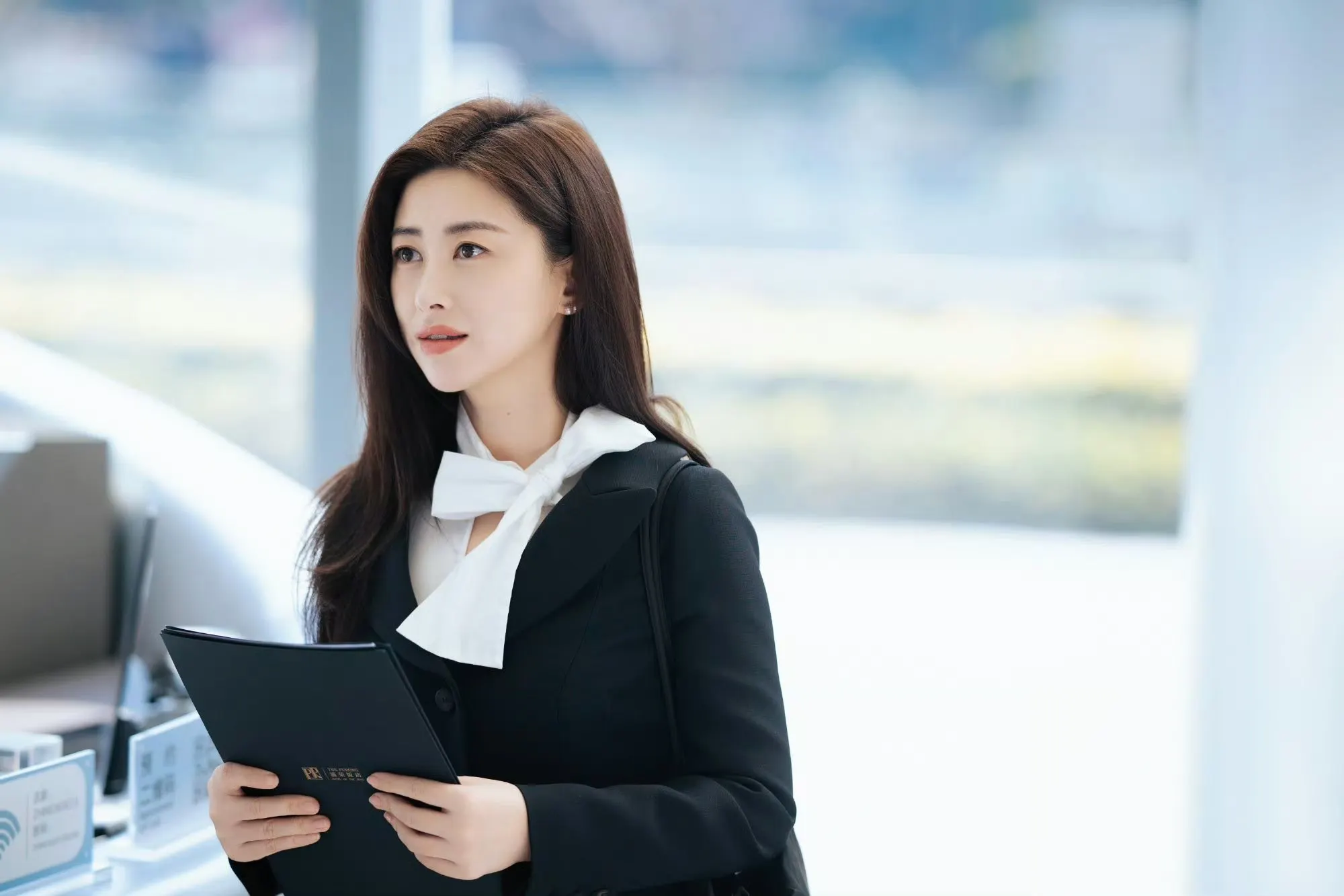 Phim Mật Ngữ Kỷ xoay quanh mâu thuẫn hôn nhân của Hứa Mật Ngữ.