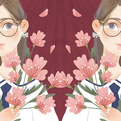 Hai cô gái đeo kính đang cầm hoa