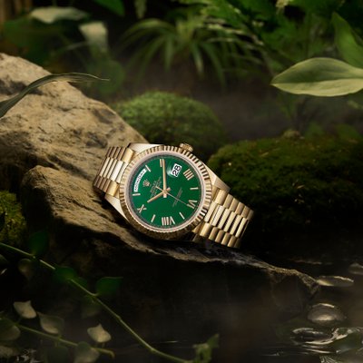đồng hồ Rolex mặt số màu xanh lá cây